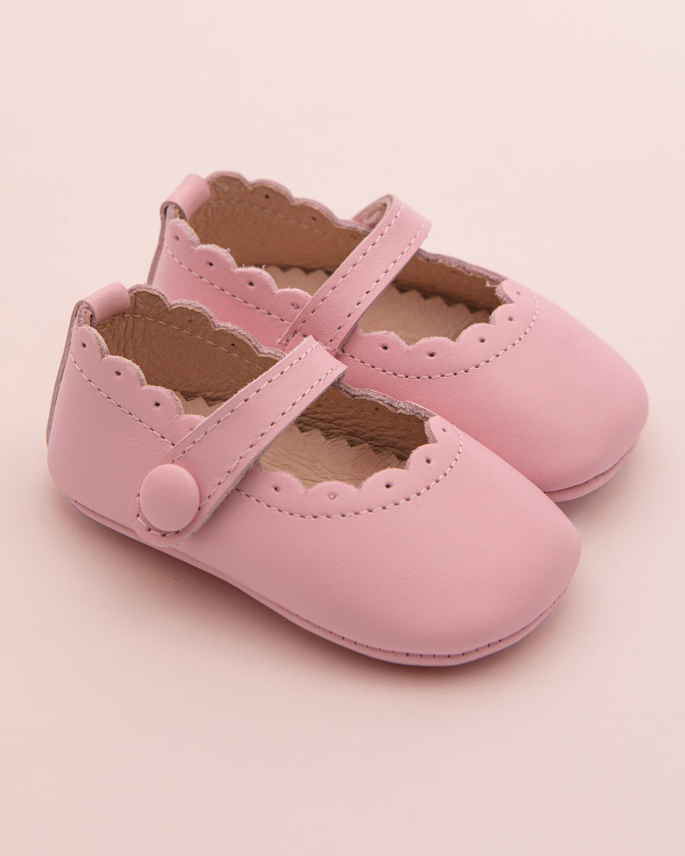 Chloe Scallop Blush Leather Crib Shoe